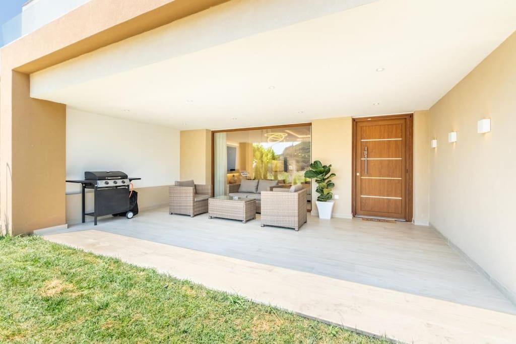 Villa Vasillis-Heated Swimming Pool With Infinity View Vitalades Exterior photo